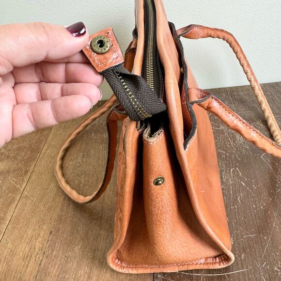Patricia Nash VINTAGE Tooled leather tan Shoulder bag Purse & Scarf DAMAGED READ - Picture 9 of 16
